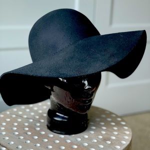 J Crew floppy hat in black wool.